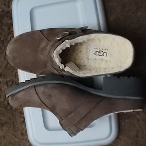 Ugg clogs